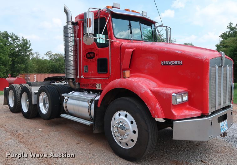 image for item DG4174 1998 Kenworth T800 semi truck
