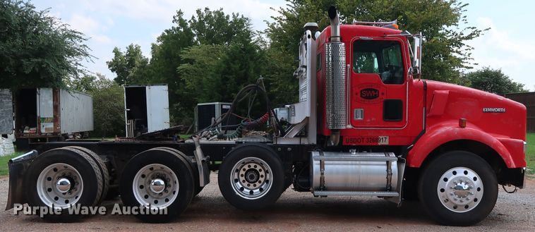 image for item DG4174 1998 Kenworth T800 semi truck