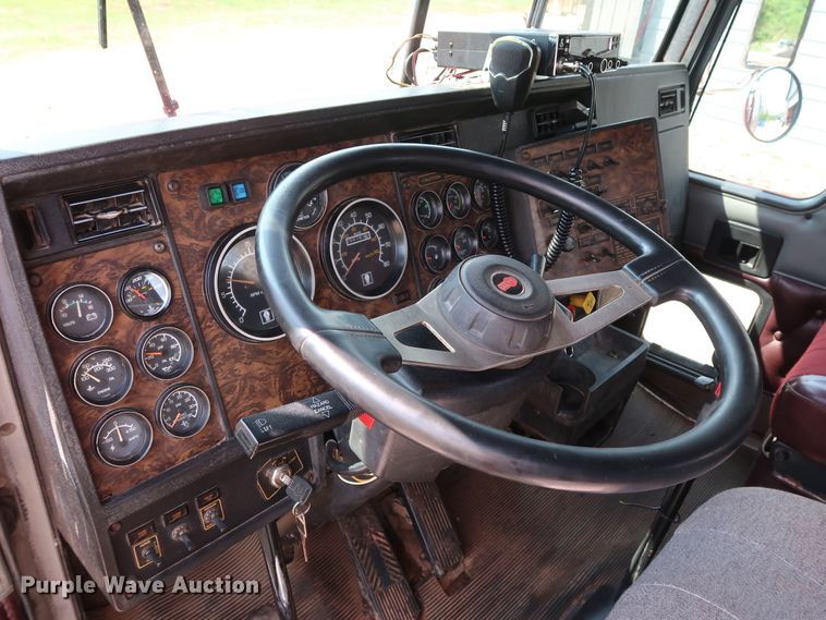 image for item DG4174 1998 Kenworth T800 semi truck