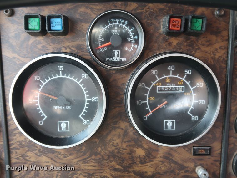 image for item DG4174 1998 Kenworth T800 semi truck