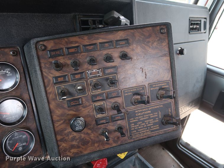 image for item DG4174 1998 Kenworth T800 semi truck