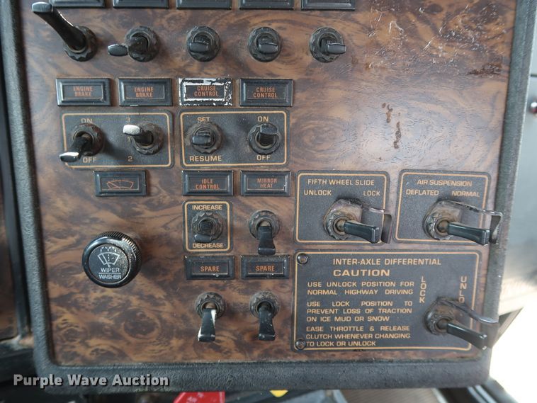 image for item DG4174 1998 Kenworth T800 semi truck