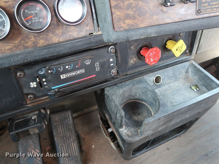 image for item DG4174 1998 Kenworth T800 semi truck