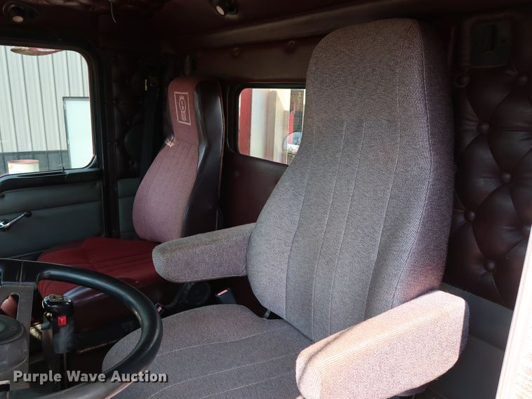 image for item DG4174 1998 Kenworth T800 semi truck