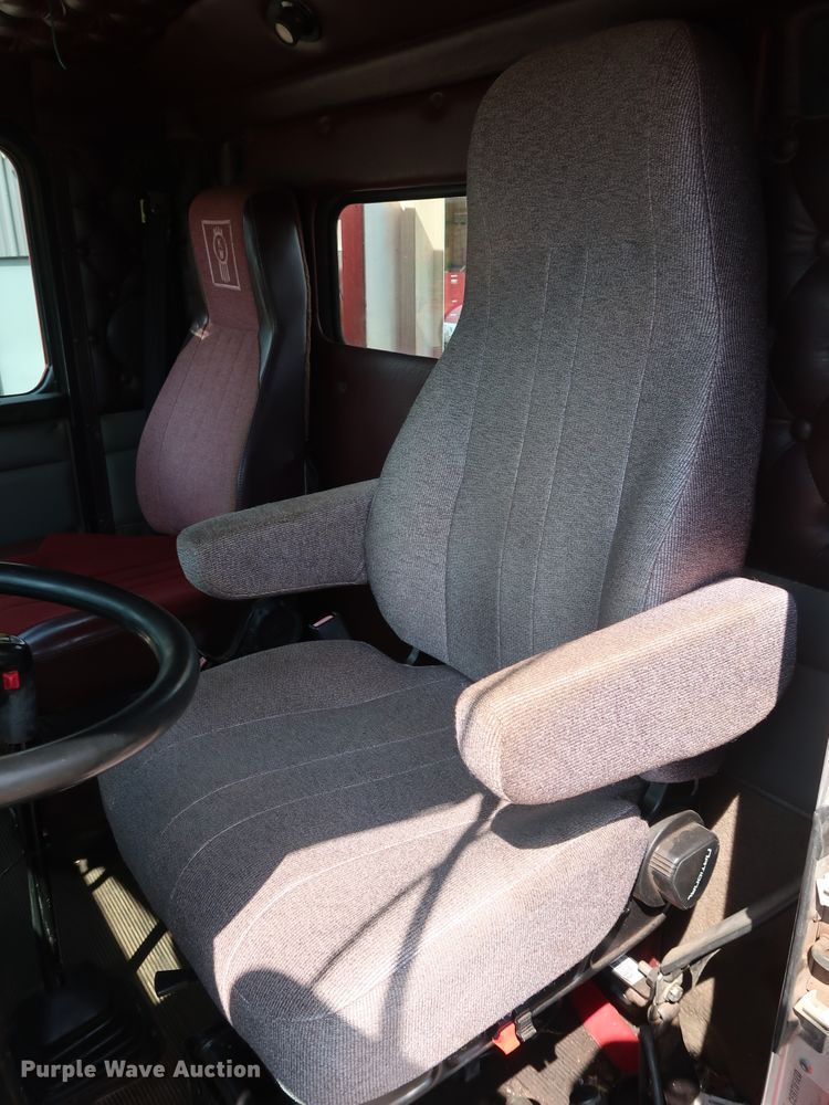 image for item DG4174 1998 Kenworth T800 semi truck