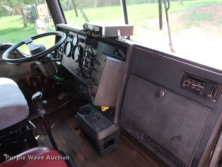 image for item DG4174 1998 Kenworth T800 semi truck