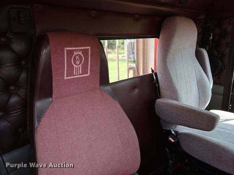 image for item DG4174 1998 Kenworth T800 semi truck