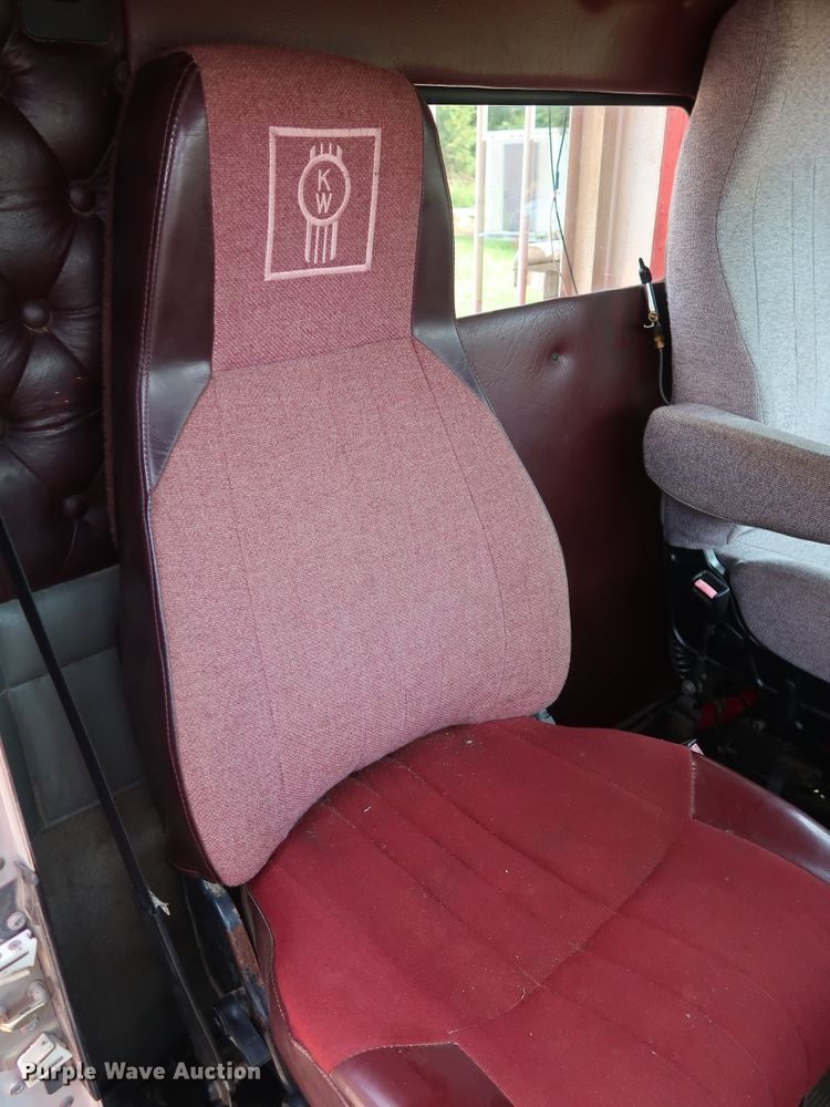 image for item DG4174 1998 Kenworth T800 semi truck