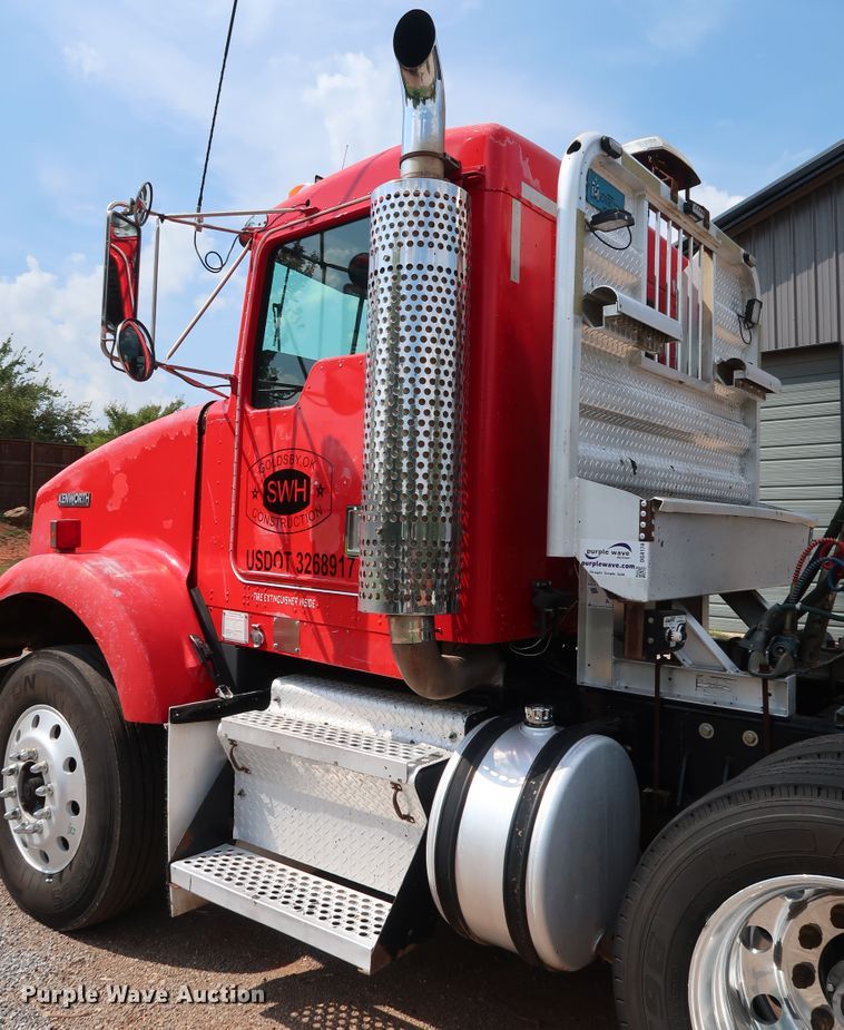 image for item DG4174 1998 Kenworth T800 semi truck