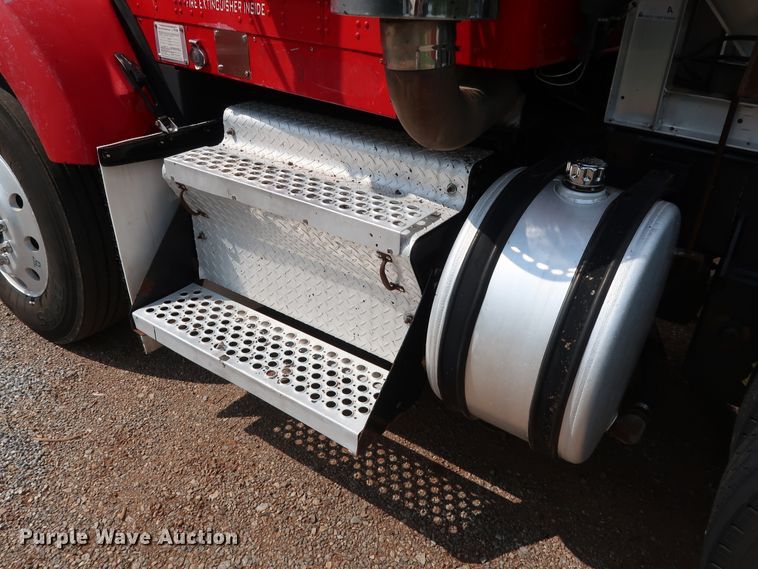 image for item DG4174 1998 Kenworth T800 semi truck