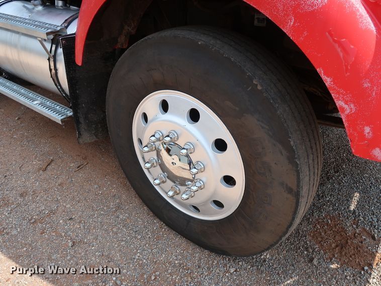 image for item DG4174 1998 Kenworth T800 semi truck