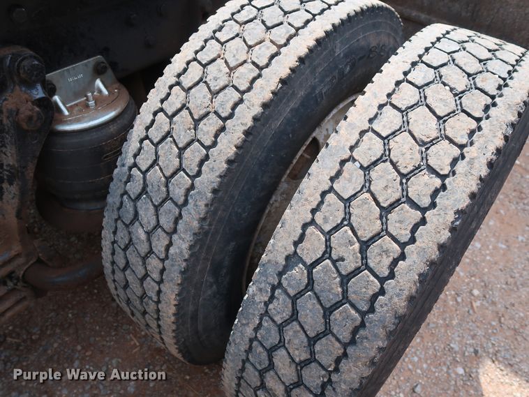 image for item DG4174 1998 Kenworth T800 semi truck