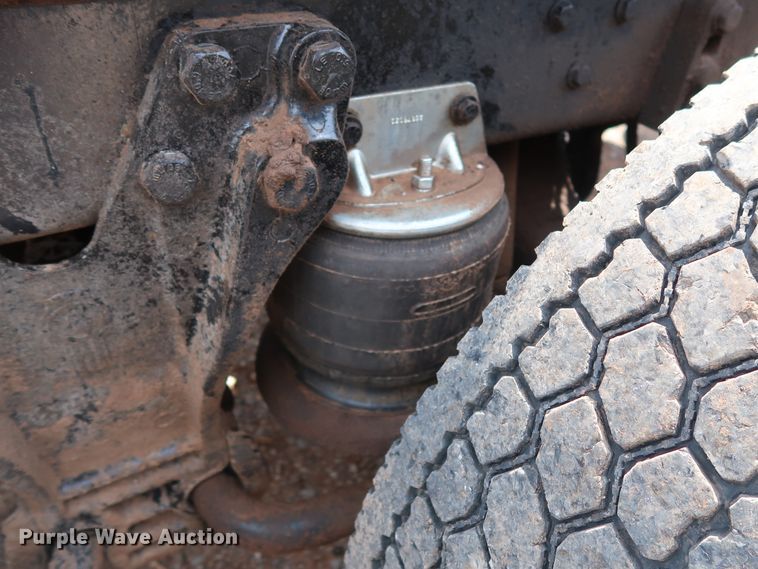 image for item DG4174 1998 Kenworth T800 semi truck