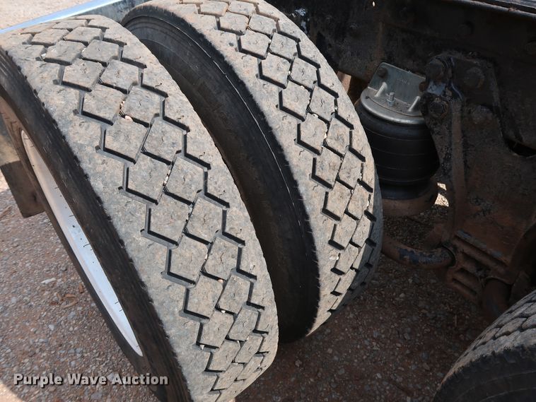 image for item DG4174 1998 Kenworth T800 semi truck