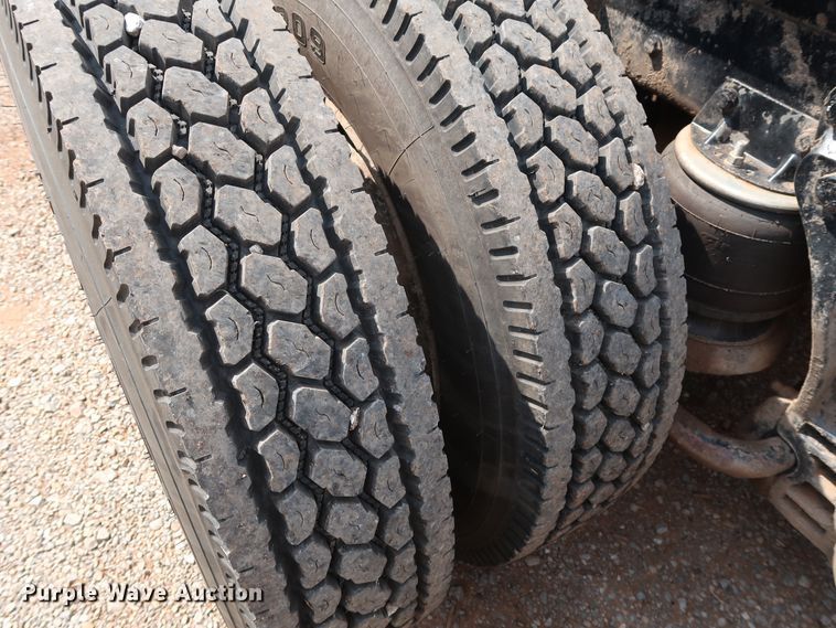 image for item DG4174 1998 Kenworth T800 semi truck