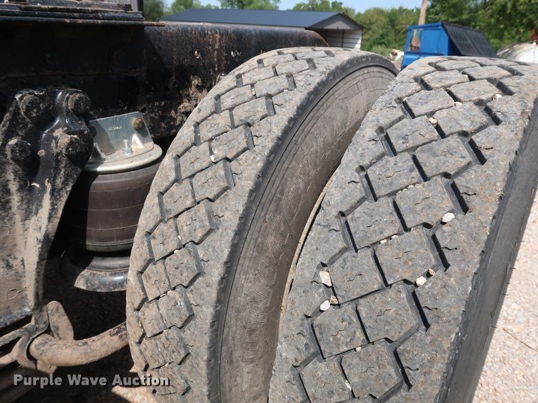 image for item DG4174 1998 Kenworth T800 semi truck