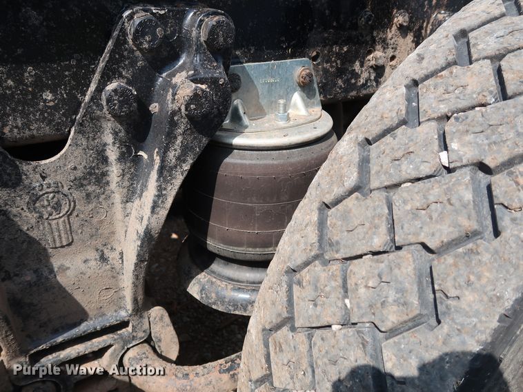 image for item DG4174 1998 Kenworth T800 semi truck