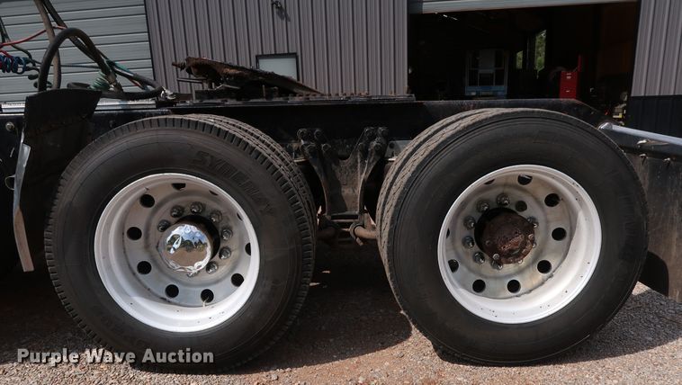 image for item DG4174 1998 Kenworth T800 semi truck