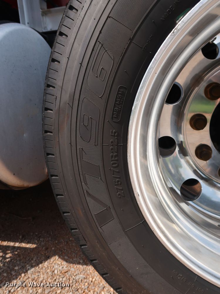 image for item DG4174 1998 Kenworth T800 semi truck