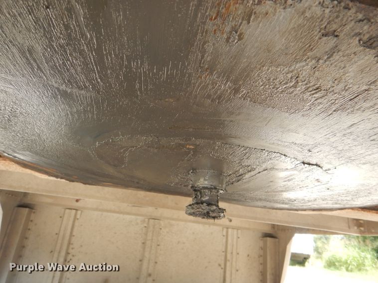 image for item DG4931 1995 Wilson PSDCL-302 livestock trailer