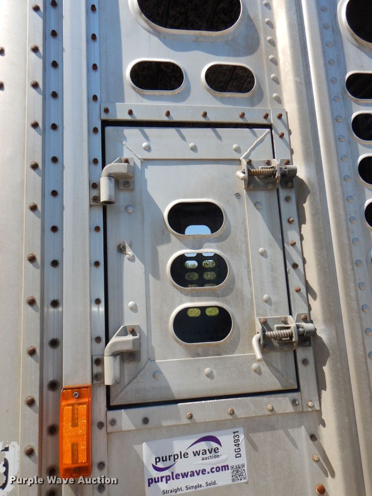 image for item DG4931 1995 Wilson PSDCL-302 livestock trailer