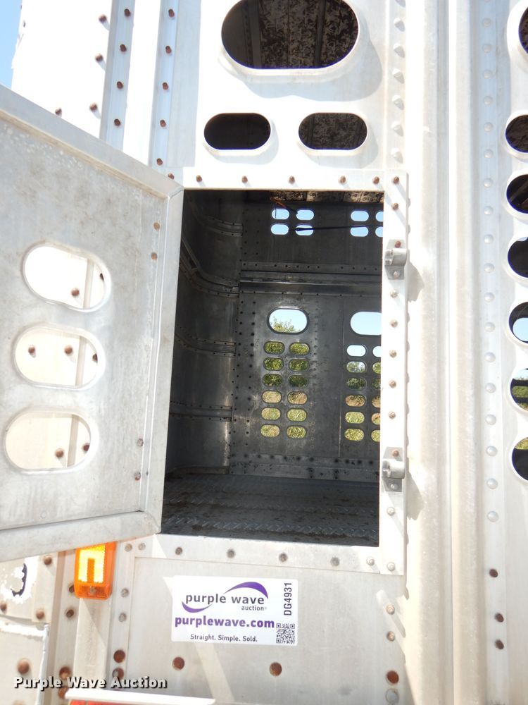 image for item DG4931 1995 Wilson PSDCL-302 livestock trailer