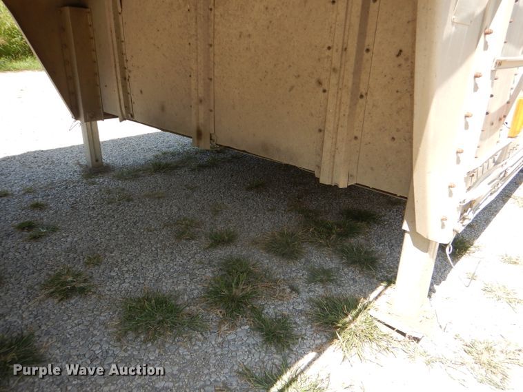 image for item DG4931 1995 Wilson PSDCL-302 livestock trailer