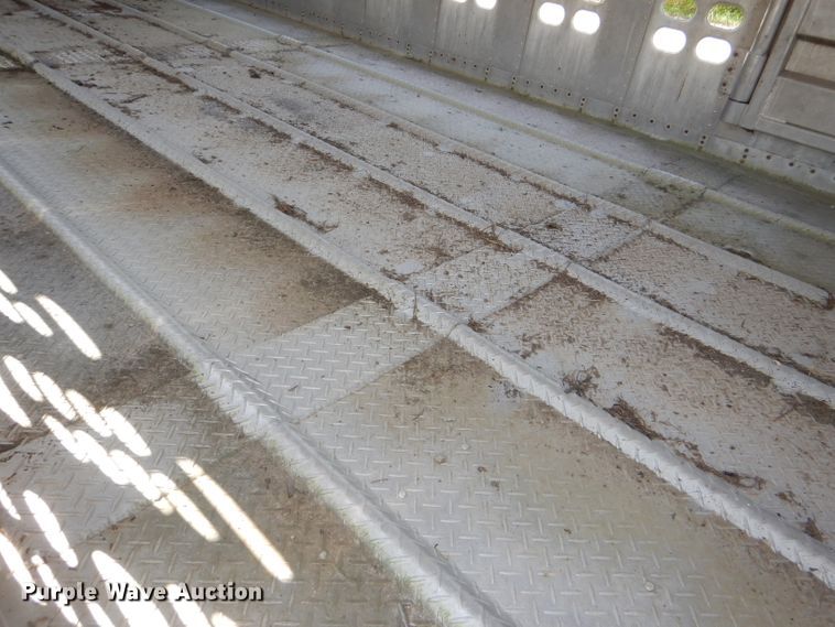 image for item DG4931 1995 Wilson PSDCL-302 livestock trailer