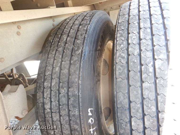 image for item DG4931 1995 Wilson PSDCL-302 livestock trailer