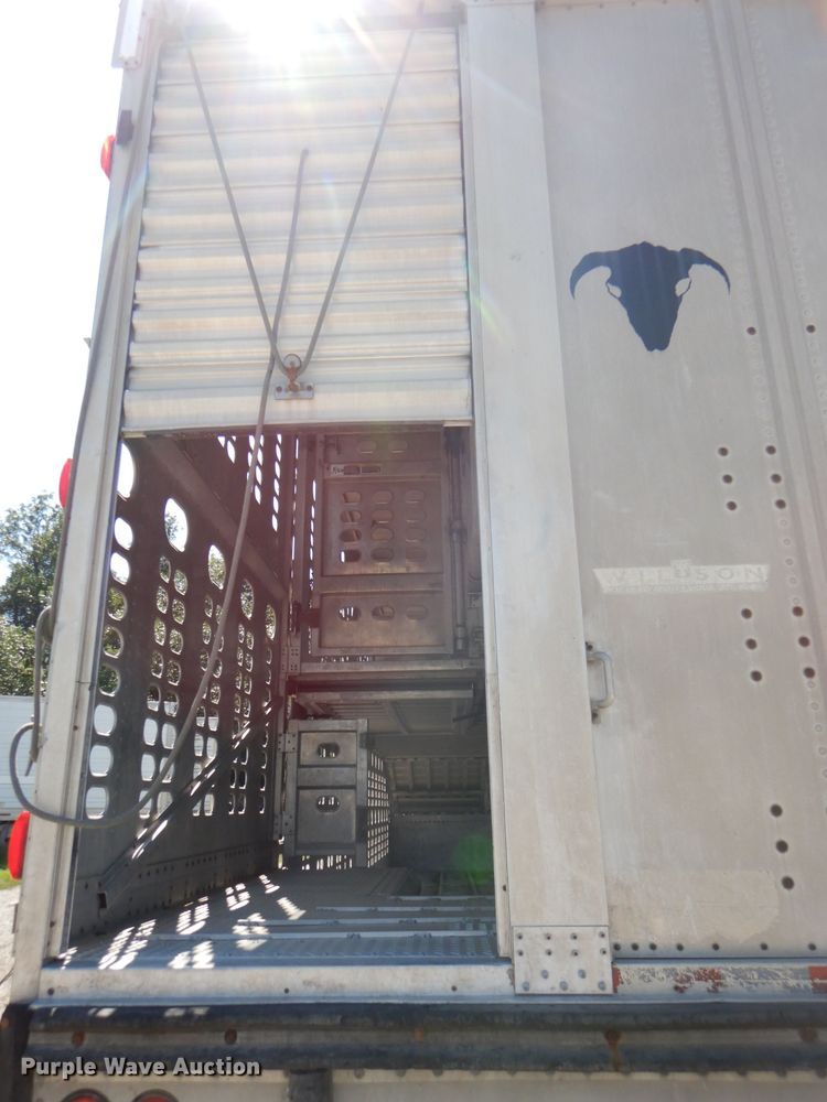 image for item DG4931 1995 Wilson PSDCL-302 livestock trailer