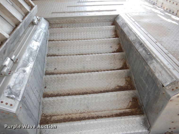 image for item DG4931 1995 Wilson PSDCL-302 livestock trailer