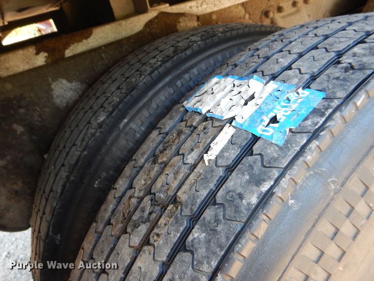 image for item DG4931 1995 Wilson PSDCL-302 livestock trailer