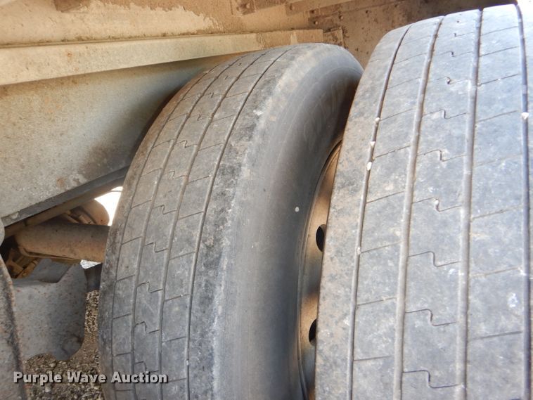 image for item DG4931 1995 Wilson PSDCL-302 livestock trailer