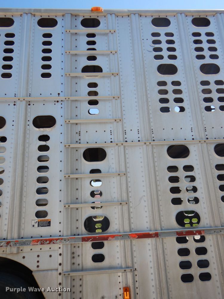 image for item DG4931 1995 Wilson PSDCL-302 livestock trailer