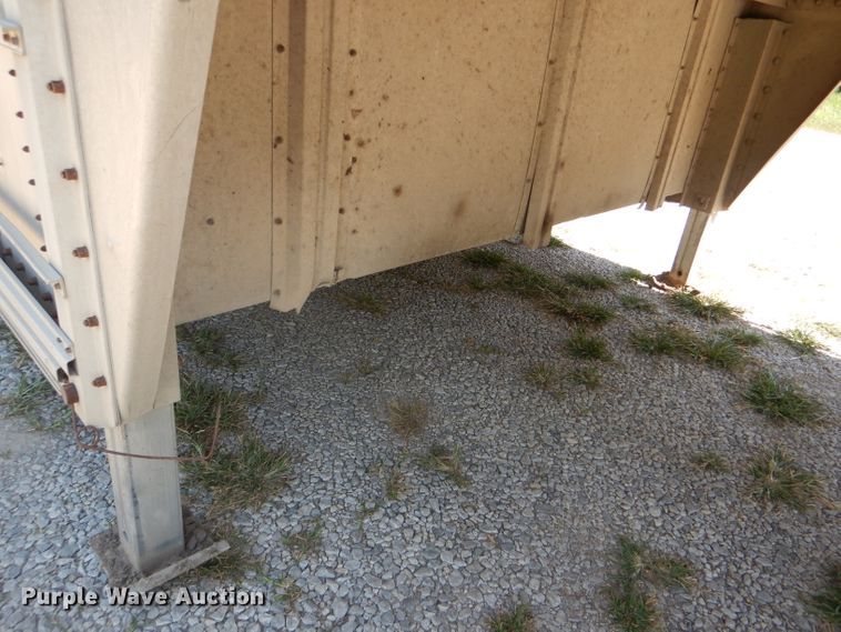 image for item DG4931 1995 Wilson PSDCL-302 livestock trailer