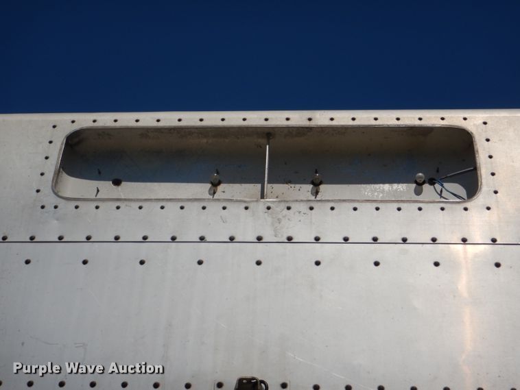 image for item DG4931 1995 Wilson PSDCL-302 livestock trailer