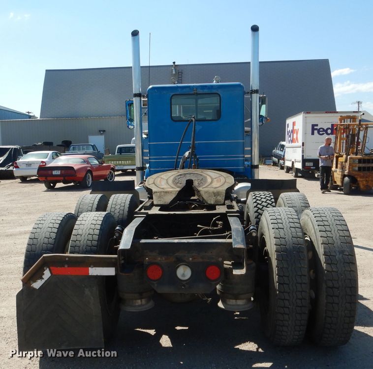 image for item DG5819 1987 Peterbilt 379 semi truck