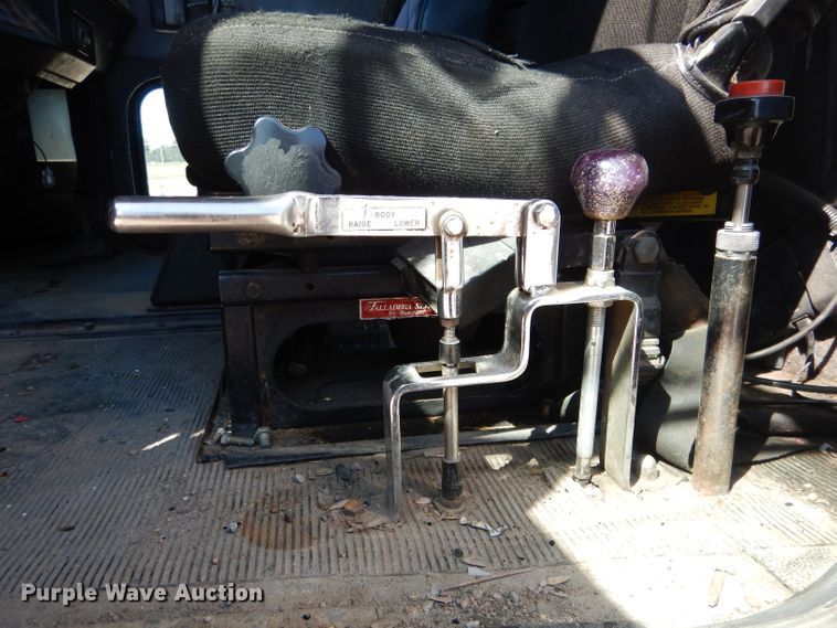 image for item DG5819 1987 Peterbilt 379 semi truck