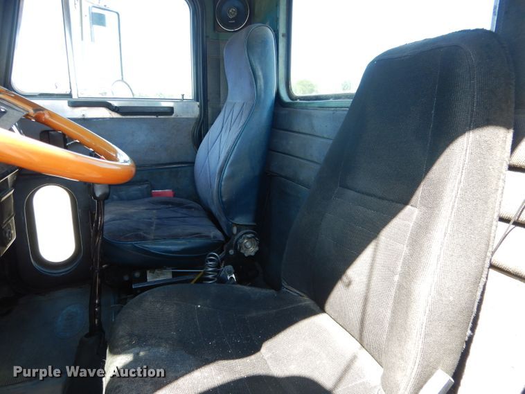 image for item DG5819 1987 Peterbilt 379 semi truck