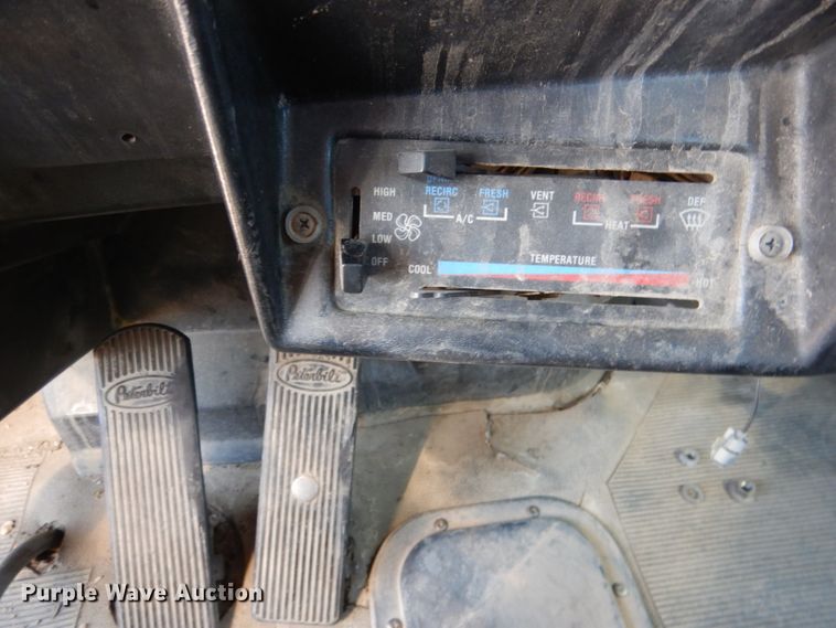 image for item DG5819 1987 Peterbilt 379 semi truck