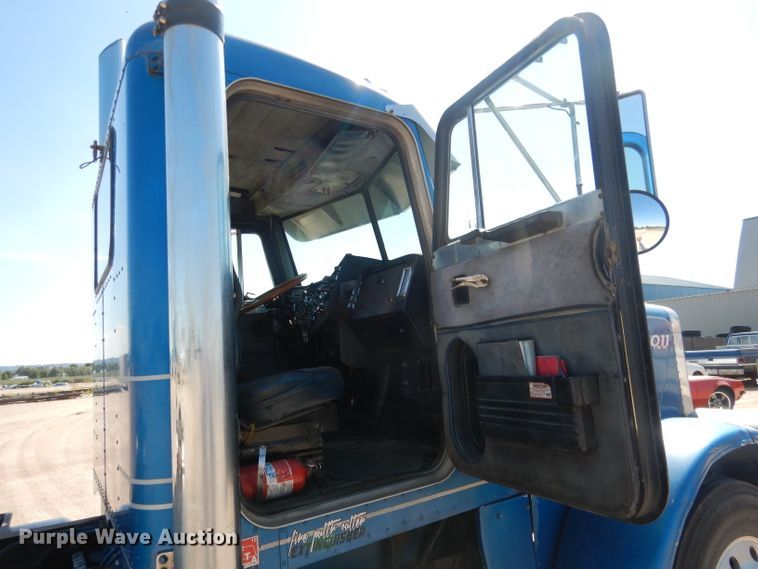 image for item DG5819 1987 Peterbilt 379 semi truck