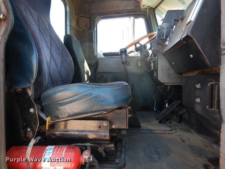 image for item DG5819 1987 Peterbilt 379 semi truck