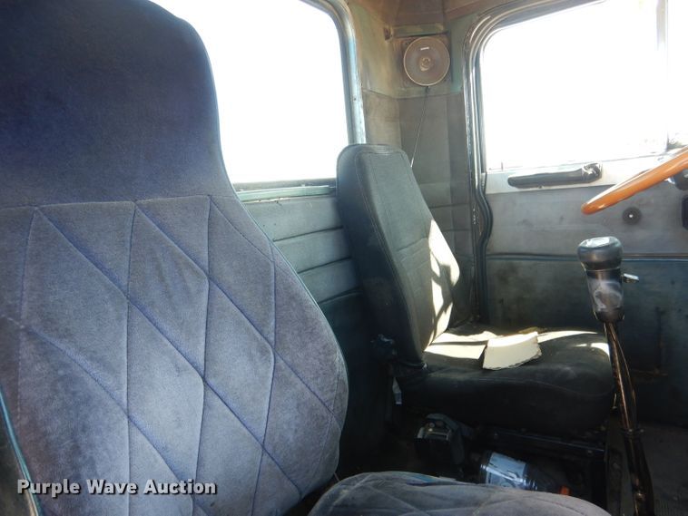 image for item DG5819 1987 Peterbilt 379 semi truck