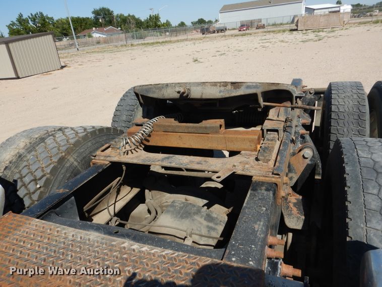 image for item DG5819 1987 Peterbilt 379 semi truck