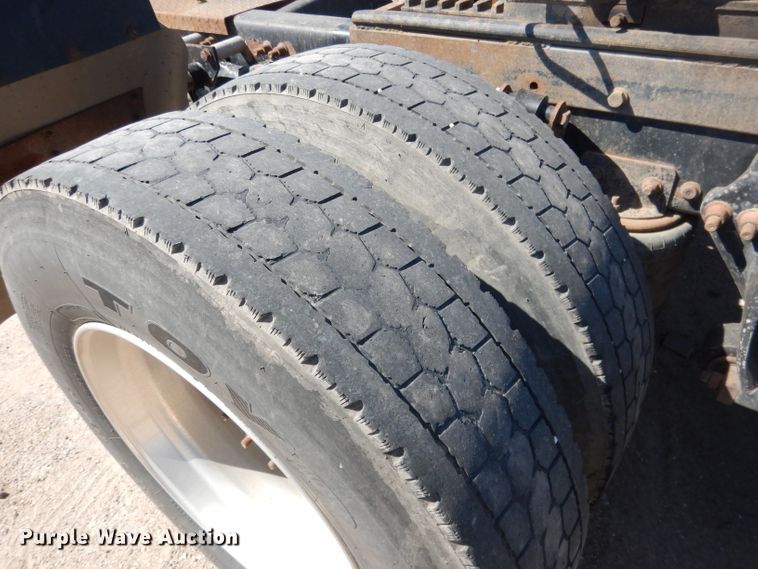 image for item DG5819 1987 Peterbilt 379 semi truck