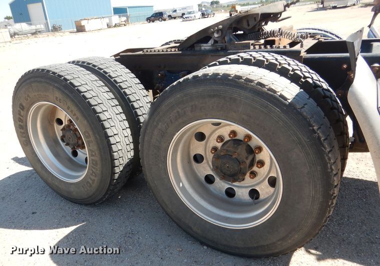 image for item DG5819 1987 Peterbilt 379 semi truck