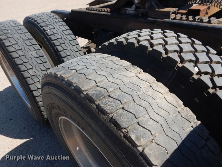 image for item DG5819 1987 Peterbilt 379 semi truck