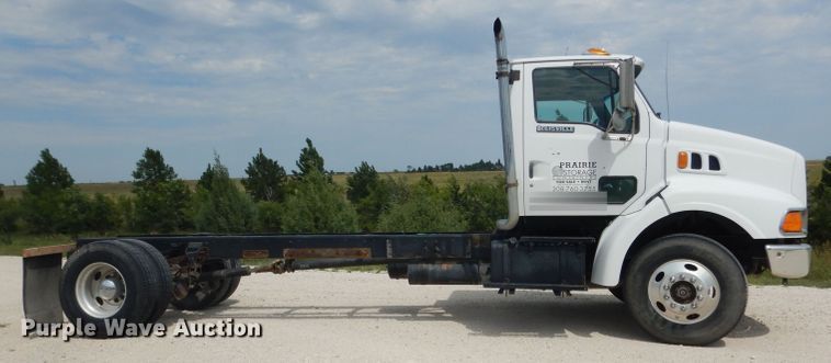 image for item DG5820 1998 Ford L8513 truck cab and chassis