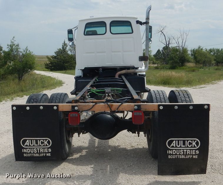 image for item DG5820 1998 Ford L8513 truck cab and chassis