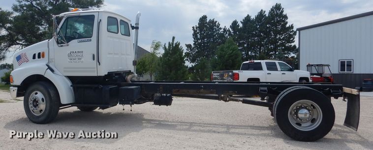 image for item DG5820 1998 Ford L8513 truck cab and chassis